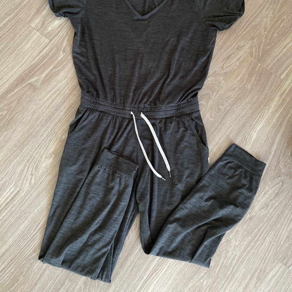 Vuori Women’s All Day Short Sleeve Jumpsuit Grey Sz XL EUC - Picture 3 of 9